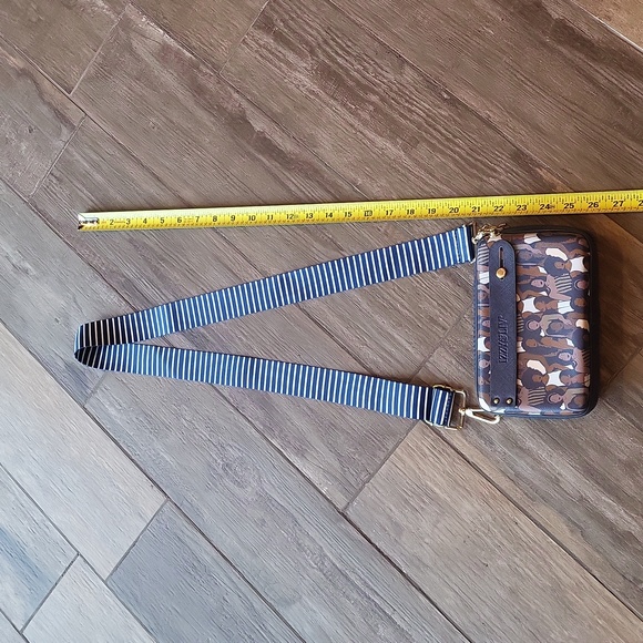 IZZY & LIV Powerful Women Crossbody Clutch Bag w/ Adjustable Strap Gold Accents - Picture 13 of 13